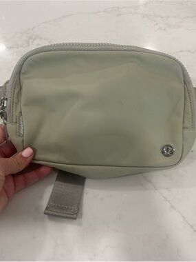 lululemon athletica Men's Sage Green Belt Bag